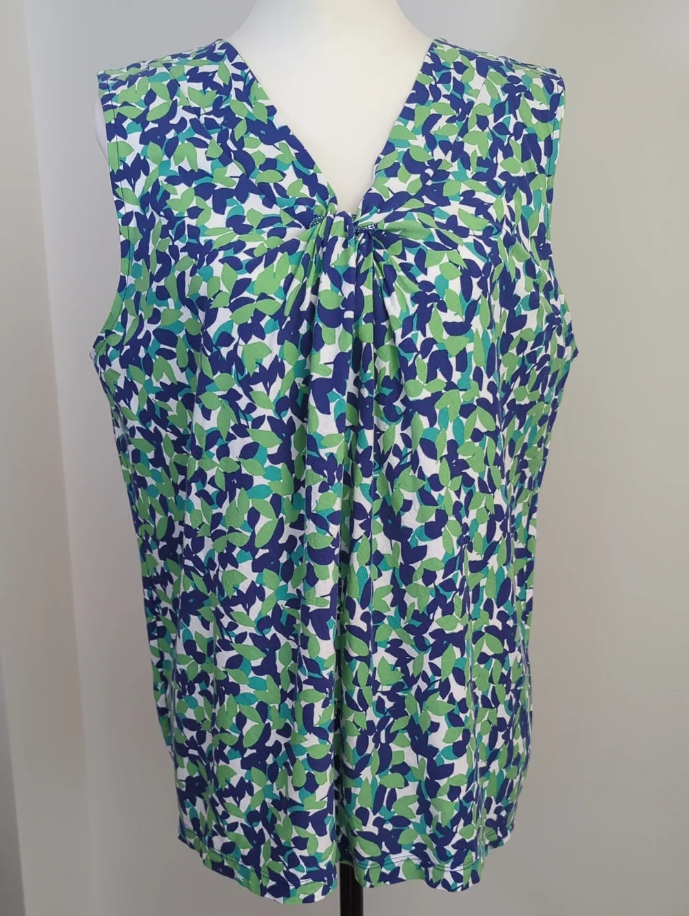 Talbots Twist Front Sleeveless V-Neck Blouse Green Blue Confetti Leaf LARGE